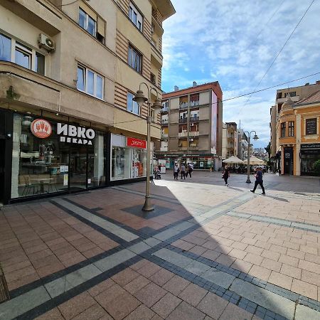 Ferienwohnung Vicente Pedestrian Street Apartman Ni Exterior foto