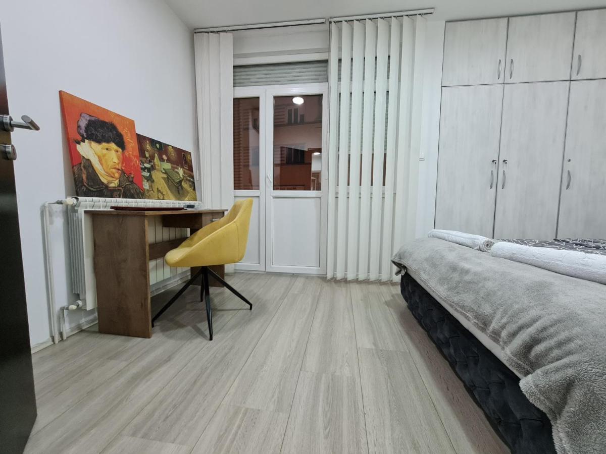 Ferienwohnung Vicente Pedestrian Street Apartman Ni Exterior foto