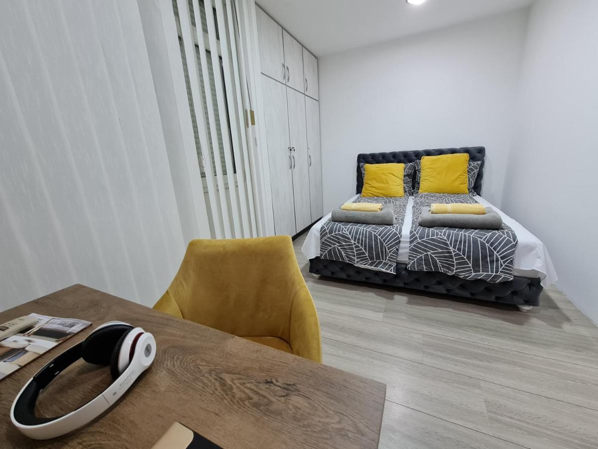 Ferienwohnung Vicente Pedestrian Street Apartman Ni Exterior foto